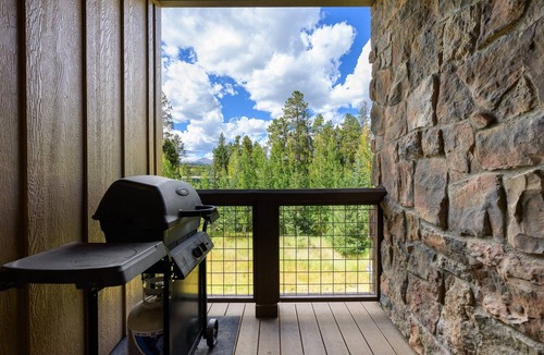 Rendezvous House | Downtown WP Villa 135 I Hot Tub I Great Views I Bunk Room I Desk I Discounted Attractions