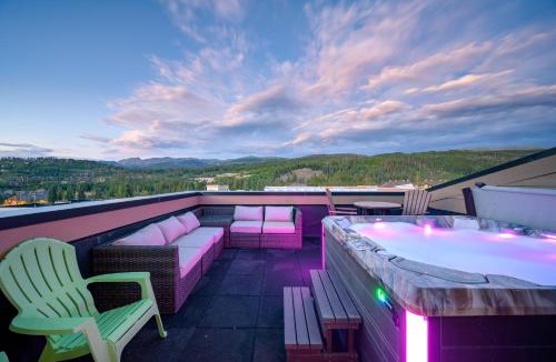 Winter Park House | Downtown WP Villa 282 I Rooftop Hot Tub I Great Views I Activity Program