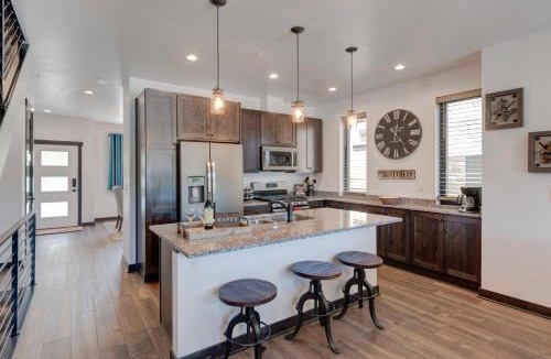 Winter Park House | Downtown WP Villa 282 I Rooftop Hot Tub I Great Views I Activity Program
