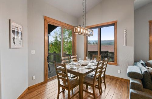 Bear Crossing House | Downtown WP Villa 745 I Private Hot Tub I Great Views I Activity Program