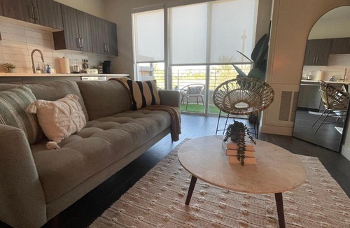 Downtown Phoenix Apartment | Downtown Zen Bliss