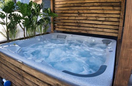 St. George House | Downtown Zion Launchpad with Hot Tub & Golf