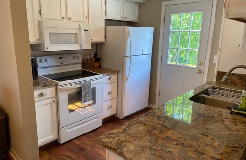 Downtown Cincinnati House | Downtown3BR/2.5BA Townhouse-RoofBalcony-Park 2Cars