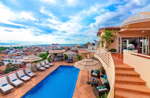 Cerro Villa | DOWTOWN VILLA INCREDIBLE VIEWS WITH FULL STAFF
