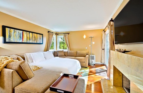 Monarch Beach Apartment | DP-16 - Ritz Pointe Condo Two-Bedroom Apartment