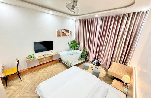 Ninh Kieu Apartment | Dr402 Modern Studio W Bathtub and City Views