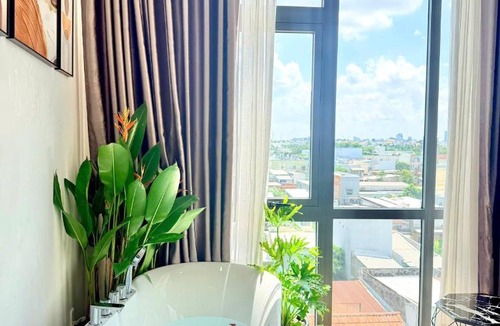 Ninh Kieu Apartment | Dr402 Modern Studio W Bathtub and City Views