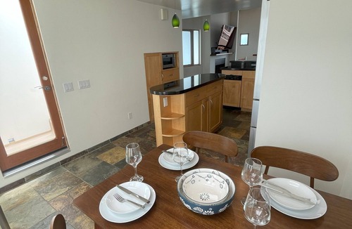 Silver Strand House | Dragan's Cove a Charming beach haven nestled on the stunning shores of Silvestrand Beach
