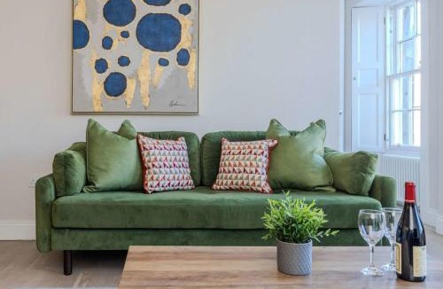 West End Apartment | Dragon Suites - Edinburgh City Centre 2 Bed Apartment