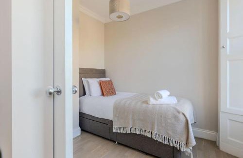 West End Apartment | Dragon Suites - Edinburgh City Centre 2 Bed Apartment