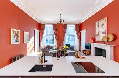 New Town Apartment | Dragon Suites Luxury Apartments at 9 Albyn Place