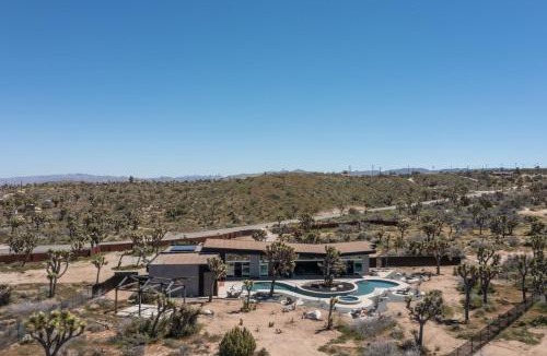 Yucca Valley House | Dragonfly by Fieldtrip - Luxe Oasis w Resort Pool
