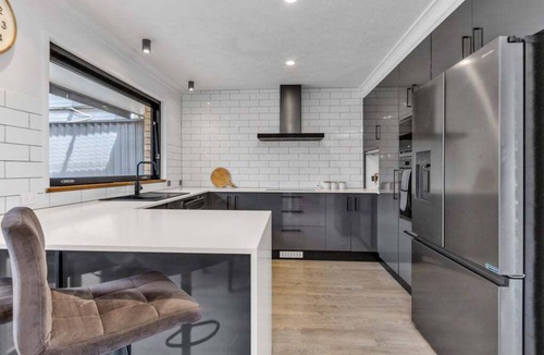 Bogangar House | Dream beachside escape, three-minute walk from the stunning Cabarita Beach.