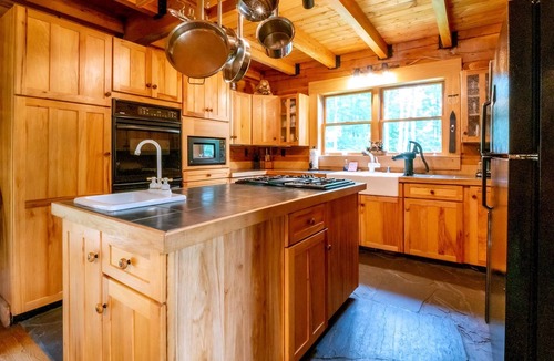 Davis House | Dream Catcher - 2014 Cabin Mountain Road Dream Catcher - Classic Cabin on Private 3 Acre Lot w/Pond, Pet Friendly, Hot Tub
