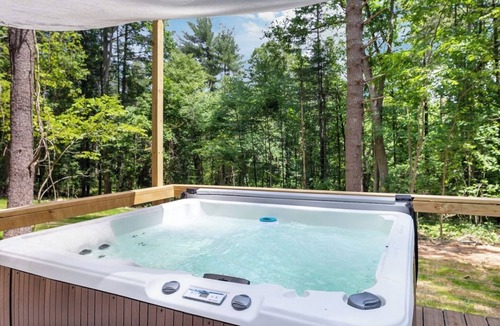 Luray House | Dream Dome - Romantic Retreat + Wifi A/C + Hot Tub