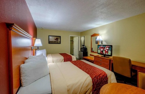 Lookout Valley Neighborhood Association House | Dream Family Vacation! 2 Spacious Units, Pool, Near AT&T Field, Pets Allowed!