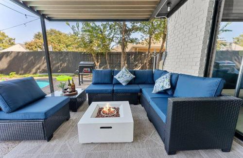 Carrollton House | Dream GetAway Pool Hot Tub Game Room