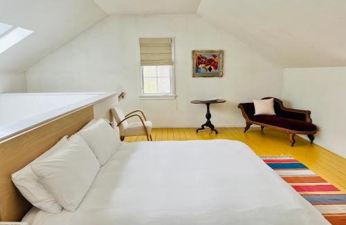 Claverack-Red Mills Apartment | Dream Guesthouse - Cool, Country, Chic