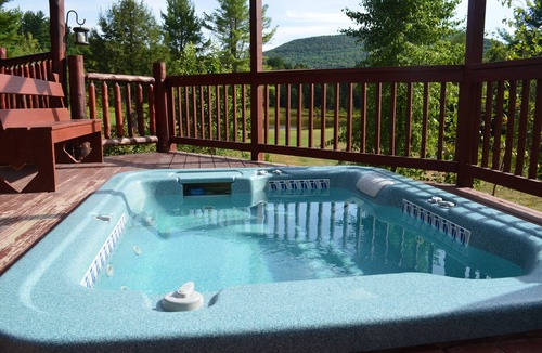 Windham Cabin | DREAM LOG CABIN 110 Acres/Hot Tub/5 Minutes to the slopes/pond/river/internet