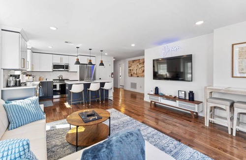 Weequahic Apartment | DREAM Unit LOCATED APPROX 5 MIN. FROM NEWARK LIBERTY INTERNATIONAL AIRPORT