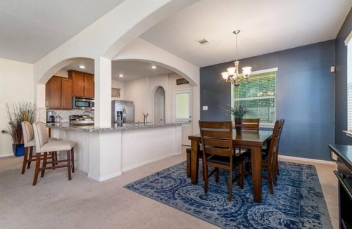 Barker House | Dream Vacation in Maquela - Safe & Quiet Location Easy Access - Plenty Commerce