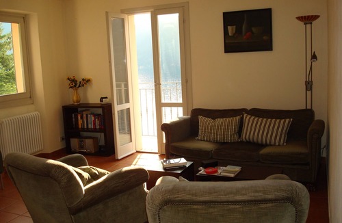 Lezzeno Apartment | Dream view - Spacious apartment with large garden