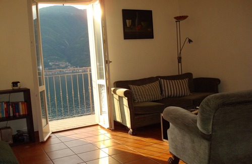 Lezzeno Apartment | Dream view - Spacious apartment with large garden