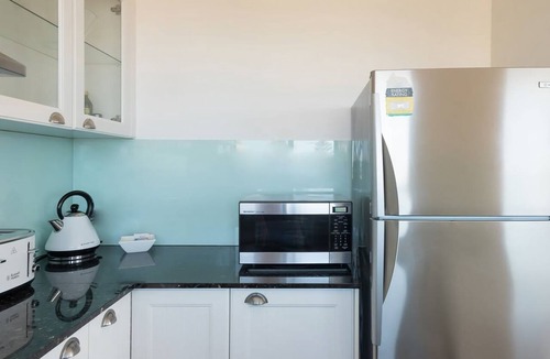 Coogee Apartment | Dream View Steps from the Beach