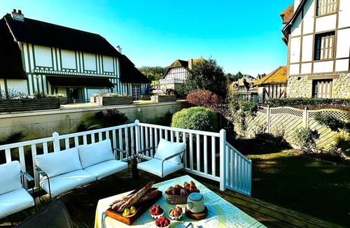 Benerville-sur-Mer Villa | Dream villa 50 meters from the beach!