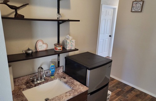 Truth or Consequences House | Dreamcatcher 2-story Colonial Home. Pet Friendly! 1 mile from downtown hot tubs