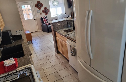 Truth or Consequences House | Dreamcatcher 2-story Colonial Home. Pet Friendly! 1 mile from downtown hot tubs