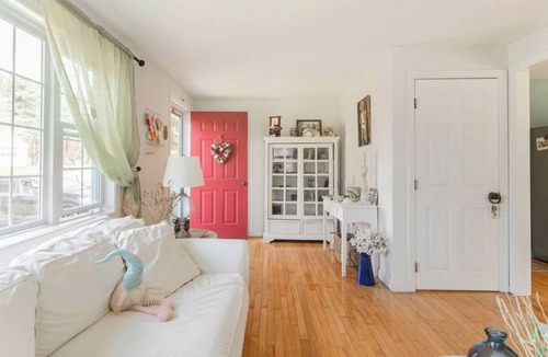 East Harwich House | Dreamcatcher - 1 queen bed and private bathroom. 1 mile to the beach.