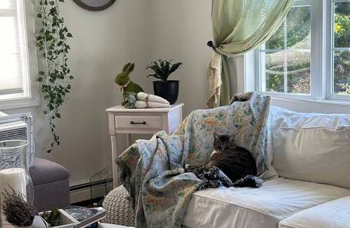 East Harwich House | Dreamcatcher - 1 queen bed and private bathroom. 1 mile to the beach.