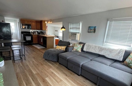 Hampton Cottage | Dreamcatcher Cottage Sleeps 8 Parking for 4 cars Location Location AC
