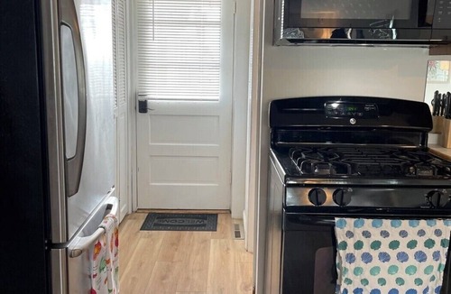 Hampton Cottage | Dreamcatcher Cottage Sleeps 8 Parking for 4 cars Location Location AC