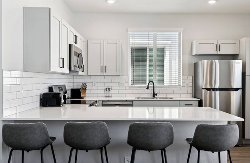 Casa Grande House | Dreamlight Modern Home with Pool and BBQ