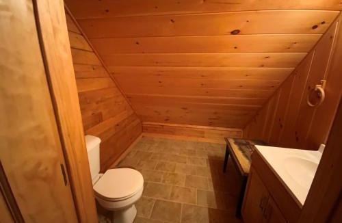 Bath House | Dreams End Deerrun Cabin