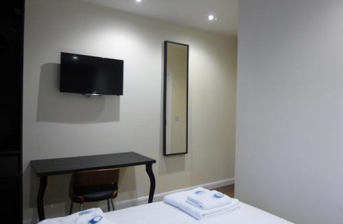 Barking Hotel | Dreams Hotel