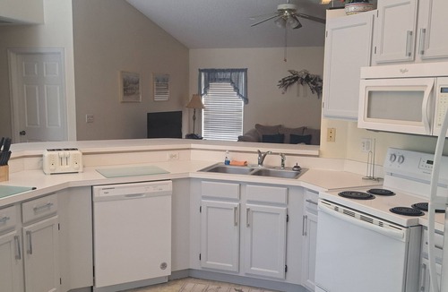 Lindfields Villa | 'Dreamstay' 4 BR Exec Single Story Home with Pool-Near Disney
