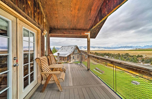 Shining Mountains Apartment | 'dreamswest' Ennis Studio w/Deck & Stunning Views