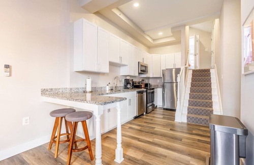 Jefferson Manor Apartment | Dreamy Alexandria West 2BR w/W/D, nr Restaurants, by Blueground