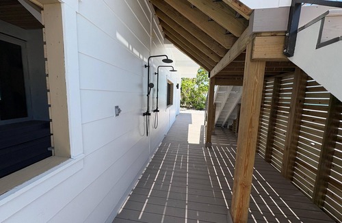 Palm Island House | "Dreamy Beachfront Getaway - Your Coastal Sanctuary Awaits!"