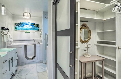 Jog Road Cottage | Dreamy Boynton Beach Retreat w/ Stunning View