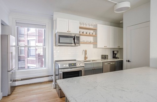 North Brookline Apartment | Dreamy Brookline 2BR w/Gym & W/D, nr Restaurants, by Blueground
