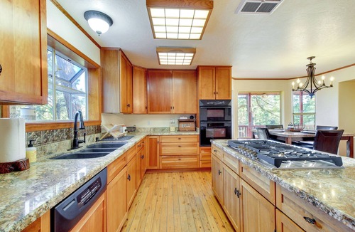 Show Low Cabin | Dreamy Deck: Show Low Cabin on Over 2 Acres!