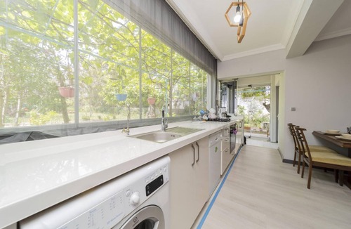Guzeloba Mahallesi Apartment | Dreamy Flat with Backyard Near Lara in Muratpasa