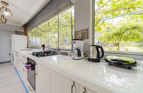 Guzeloba Mahallesi Apartment | Dreamy Flat with Backyard Near Lara in Muratpasa