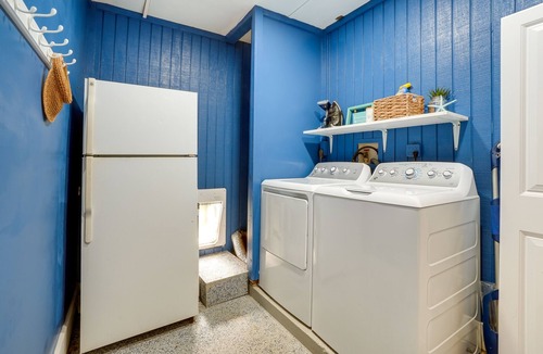 Palm Harbor Cottage | Dreamy Palm Harbor Cottage, Steps to Crystal Beach
