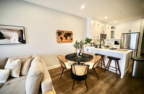 Harrison Hot Springs Apartment | Dreamy Panoramic Lakeview - New 1BR + Den: Hotsprings Nest
