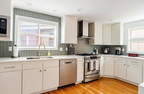 Seattle House | Dreamy SandPoint Retreat | 3 BDRMs, Near Hospitals